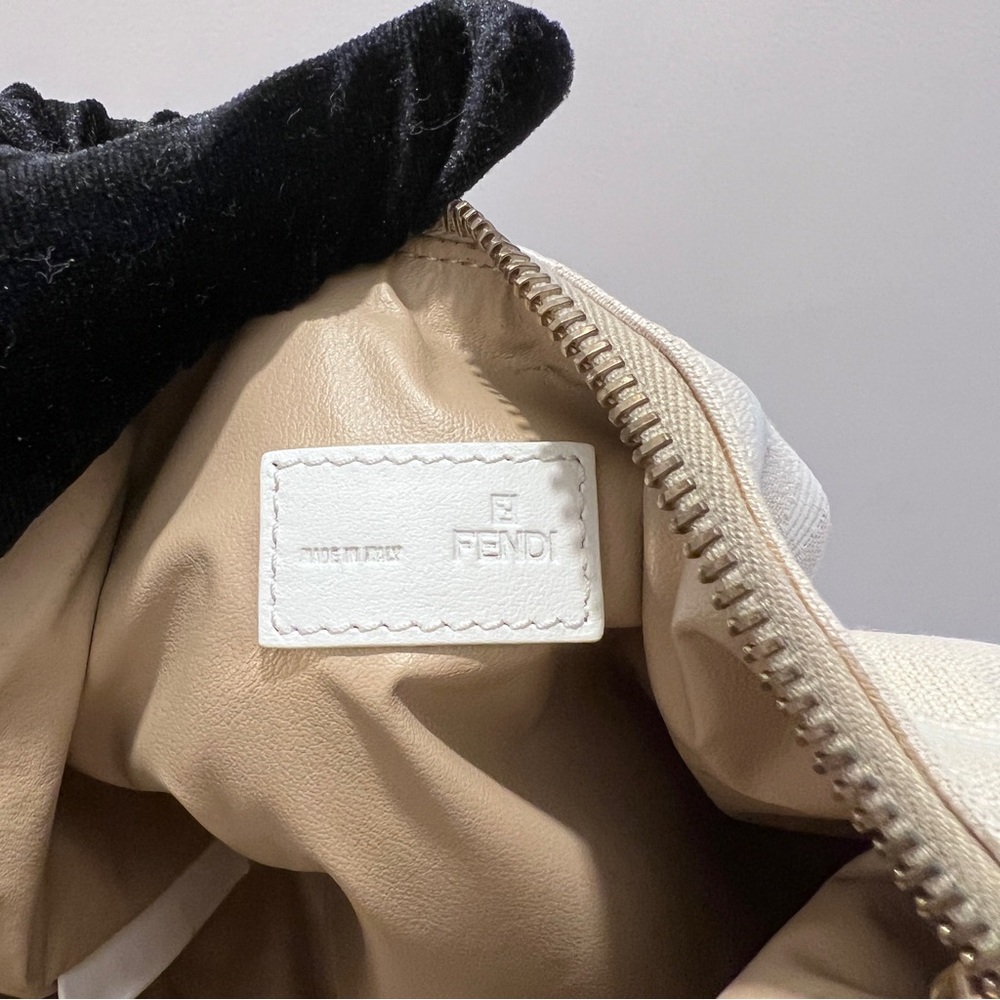 Authentic🤍Vintage FENDI hobo bag.White - Picture 8 of 11